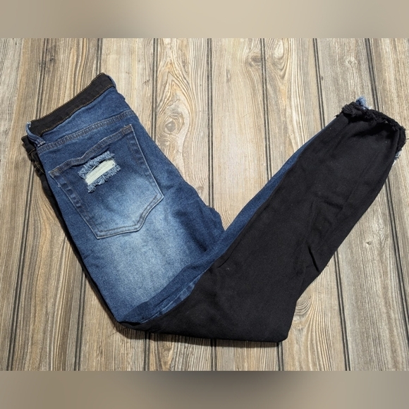 Almost Famous size 3 jeans in black/white with tapered ankle - Picture 2 of 13